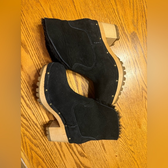 UGG Women's THEBES Clog, Black Suede - Picture 2 of 5